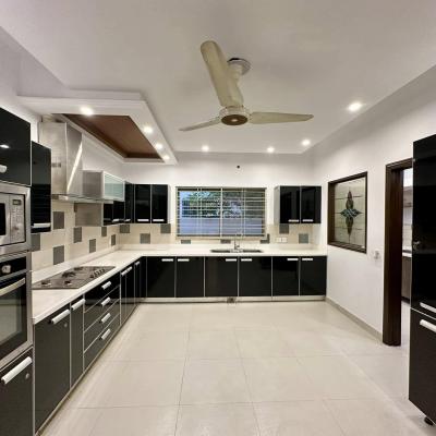 1 kanal Facing Park low Budget Beautiful house available for sale on investor rate in DHA Phase 5