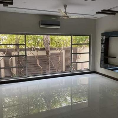 1 Kanal Well Maintain Used House For Sale in DHA Lahore Phase 4 Lahore-4