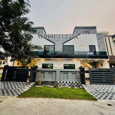 Valencia town Lahore 1Kanal facing park fully furnished house available for sale