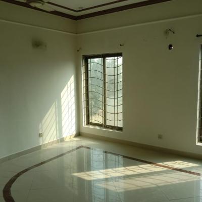 DHA Lahore phase 6 1kanal full house for rent demand 250K near masjid and commercial