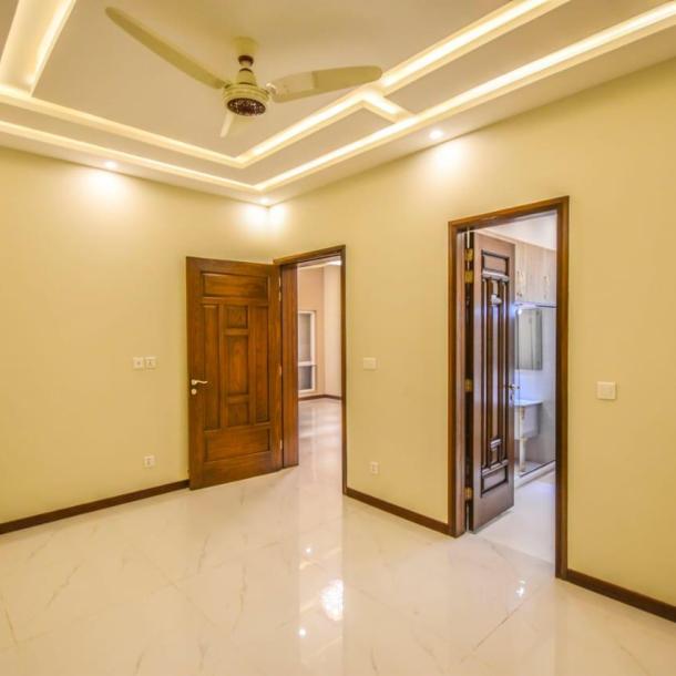 Luxurious 10 Marla House for Sale in DHA Phase 9 Town, Lahore Near Main Boulevard, Commercial Area, Schools, Parks, and Mosques-14