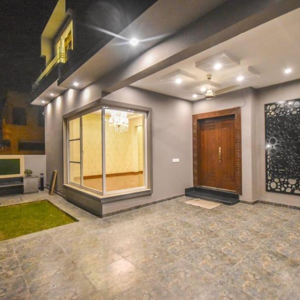 Luxurious 10 Marla House for Sale in DHA Phase 9 Town, Lahore Near Main Boulevard, Commercial Area, Schools, Parks, and Mosques-5
