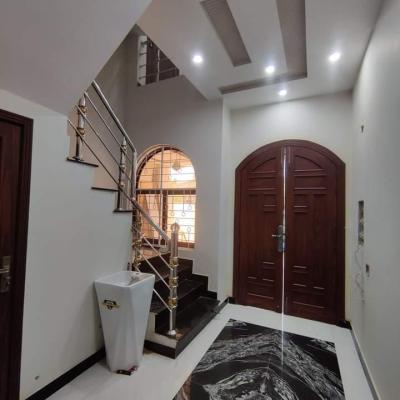 Luxurious 10 Marla House for Sale in Lake City Lahore