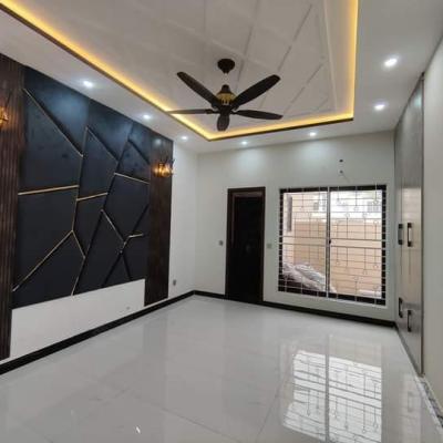 Luxurious 10 Marla House for Sale in Lake City Lahore