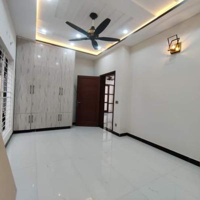 Luxurious 10 Marla House for Sale in Lake City Lahore