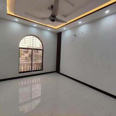 Luxurious 10 Marla House for Sale in Lake City Lahore