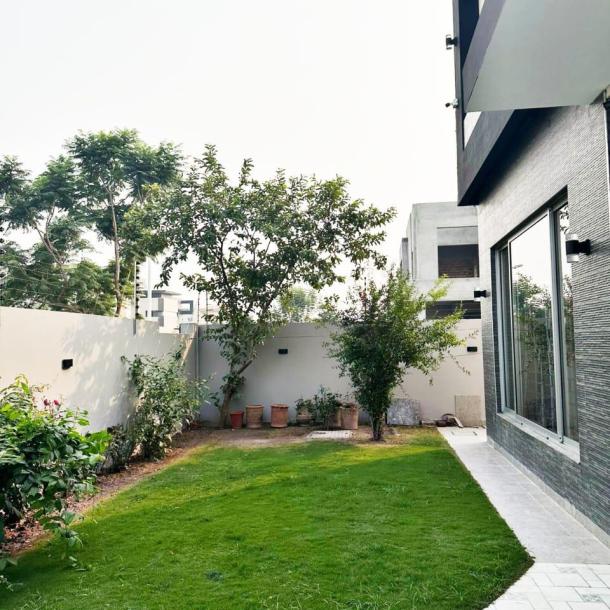 1-Kanal Brand New Master Piece Mention at Super hot Location.-34