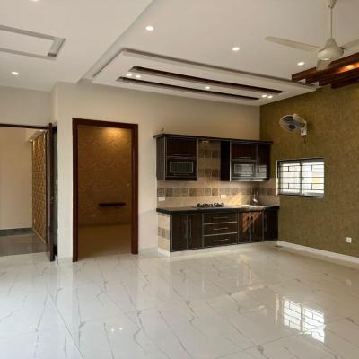 1-Kanal Brand New Master Piece Mention at Super hot Location.