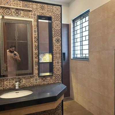 1-Kanal Brand New Master Piece Mention at Super hot Location.