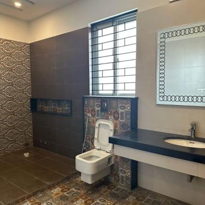 1-Kanal Brand New Master Piece Mention at Super hot Location.