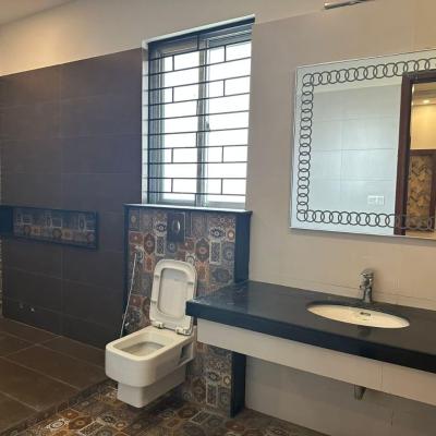 1-Kanal Brand New Master Piece Mention at Super hot Location.