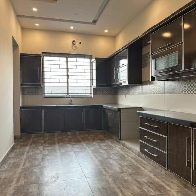 1-Kanal Brand New Master Piece Mention at Super hot Location.