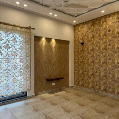 1-Kanal Brand New Master Piece Mention at Super hot Location.