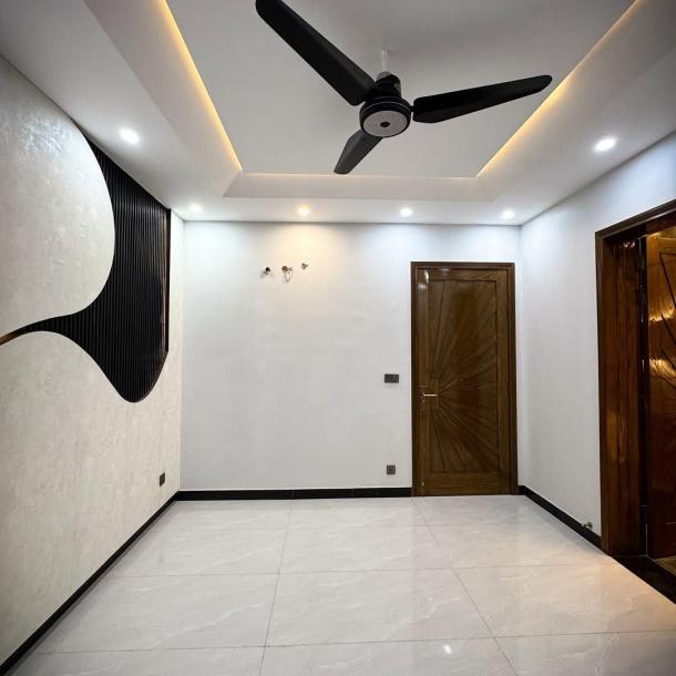 10 Marla House For Sale in DHA Phase 7, Lahore Pakistan-12