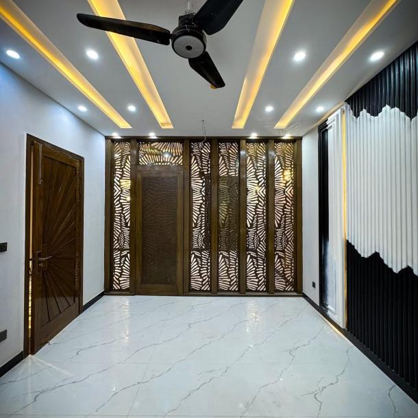 10 Marla House For Sale in DHA Phase 7, Lahore Pakistan-6