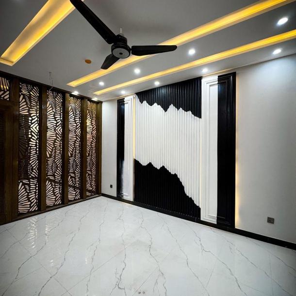 10 Marla House For Sale in DHA Phase 7, Lahore Pakistan-5