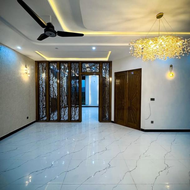 10 Marla House For Sale in DHA Phase 7, Lahore Pakistan-8