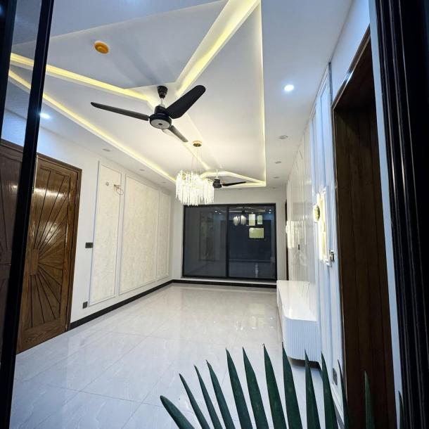 10 Marla House For Sale in DHA Phase 7, Lahore Pakistan-14