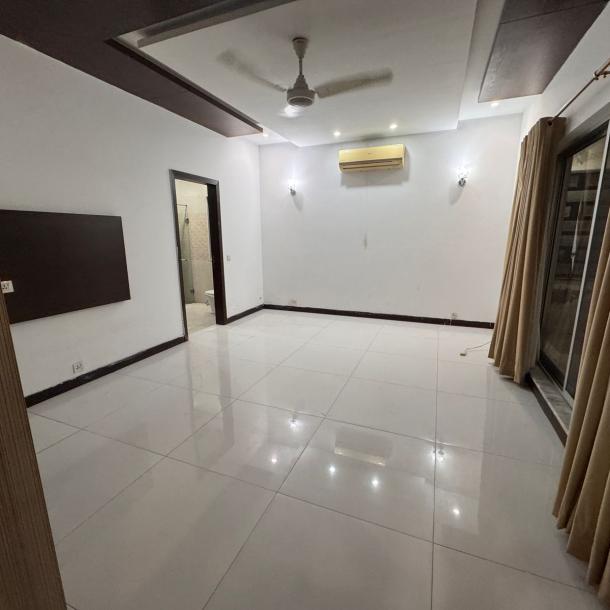 1 kanal portion for Rent in Phase 5 DHA Lahore-8