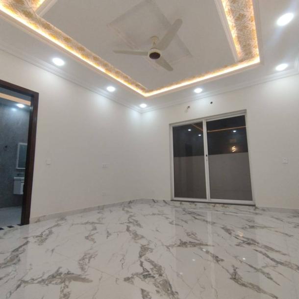 Stylish Upper Portion with Lawn DHA Phase 8 Lahore-3