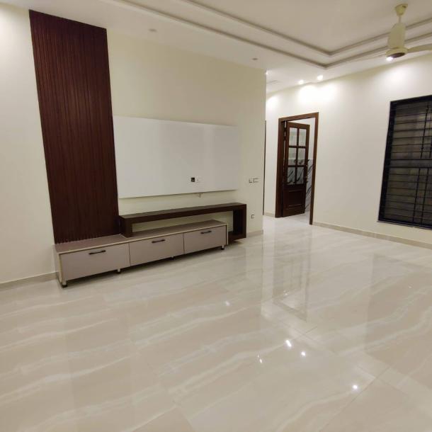 Stylish Upper Portion with Lawn DHA Phase 8 Lahore-4