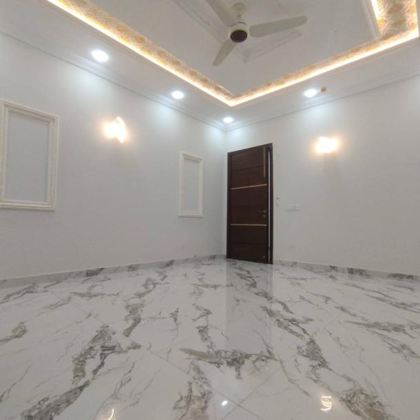 Stylish Upper Portion with Lawn DHA Phase 8 Lahore-5