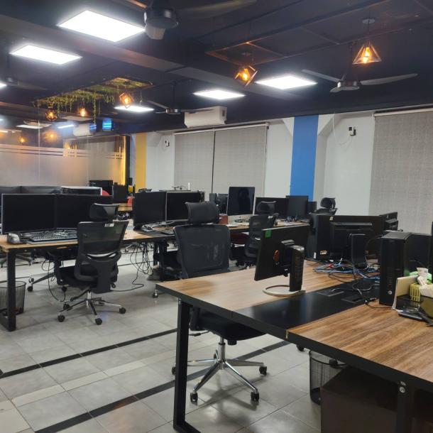 Full Furnish Office 3000 Sqft at Liberty Roundabout Facing main Boulevard Gulberg 3 Lahore-7