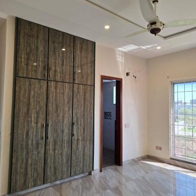 1 Kanal Upper Portion Separate Entrance DHA Phase 8 Lahore