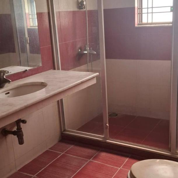 1 kanal Slightly Used Upper Portion for Rent In DHA Phase 6 Lahore-4