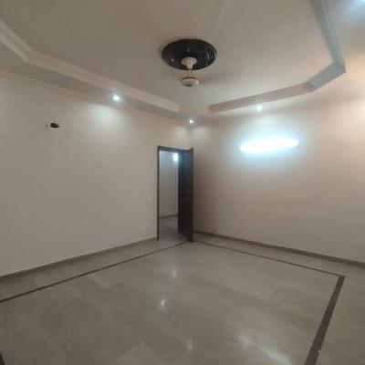 Beautiful Upper Portion 1 Kanal DHA Phase 4 Lahore-4