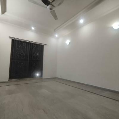 Beautiful Upper Portion 1 Kanal DHA Phase 4 Lahore-8